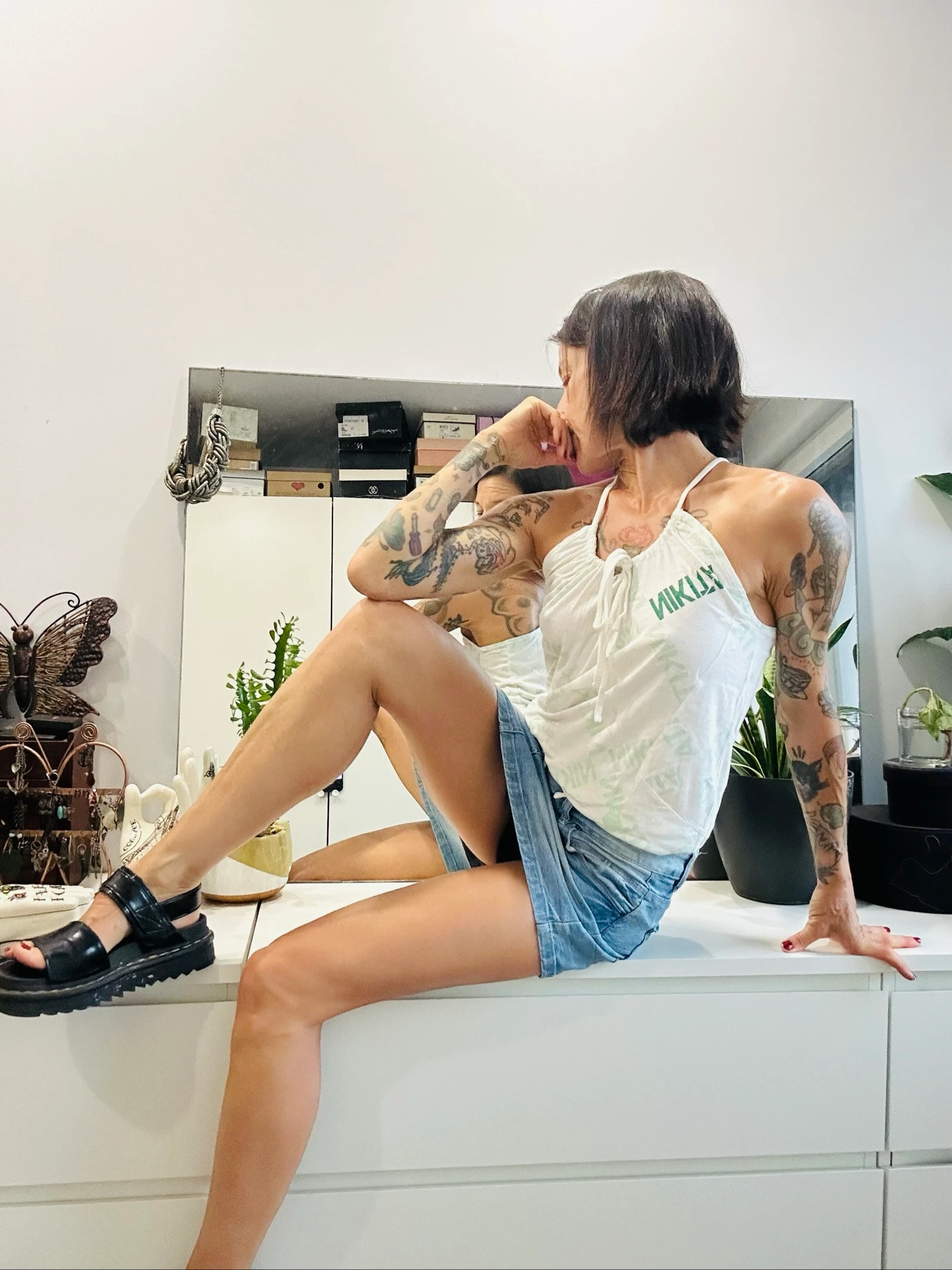 Conjunto camiseta de Nikita (regalo falda)